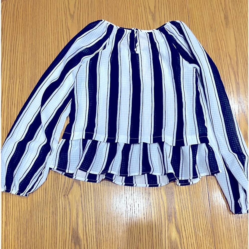 Merona Striped blouse with balloon sleeves. So pretty and dainty on! 100% Ploy